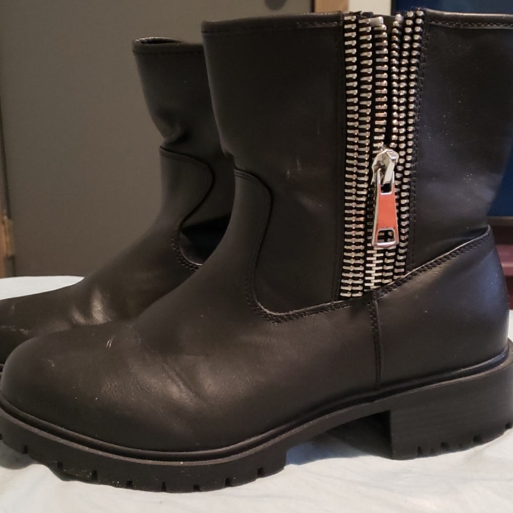 Black zippered moto boots 9.5 Wide